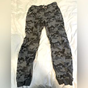 Boys gray camo joggers/lounge pants | size L/12 | Cat & Jack